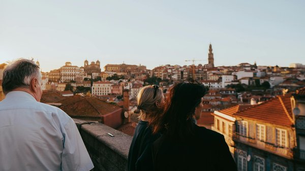 Quels sont les équipements indispensables pour un camping en région de steppes en automne?