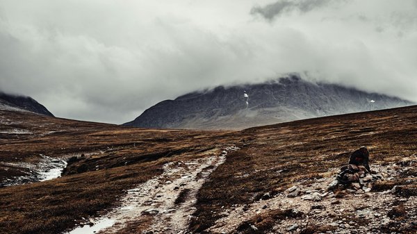 Quels sont les meilleurs itinéraires pour une randonnée à travers les montagnes du Rocky Mountain?